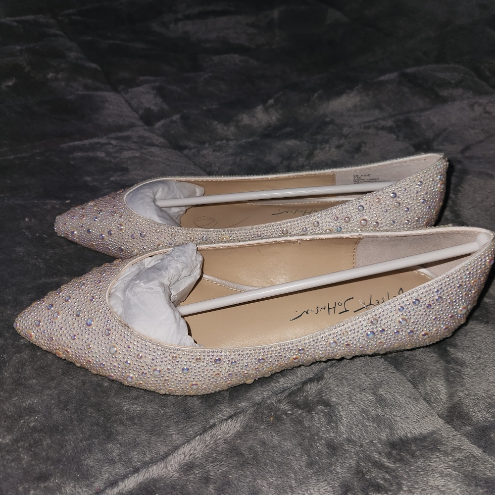 BETSY JOHNSON size 7  Elegant Beaded Women's Flats Ivory
